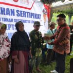 Penyerahan Sertipikat PTSL 2024 di Desa Watugede, Puncu, Kabupaten Kediri